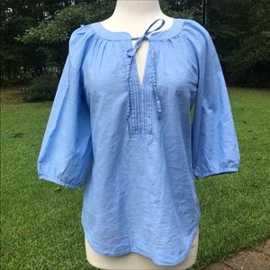 Perfect little chambray top!!